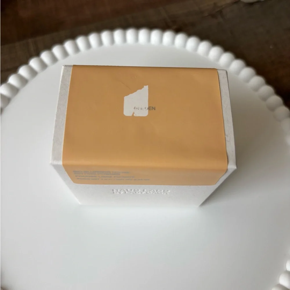 Haus Labs Bio-Blurring Loose Setting Powder in Golden